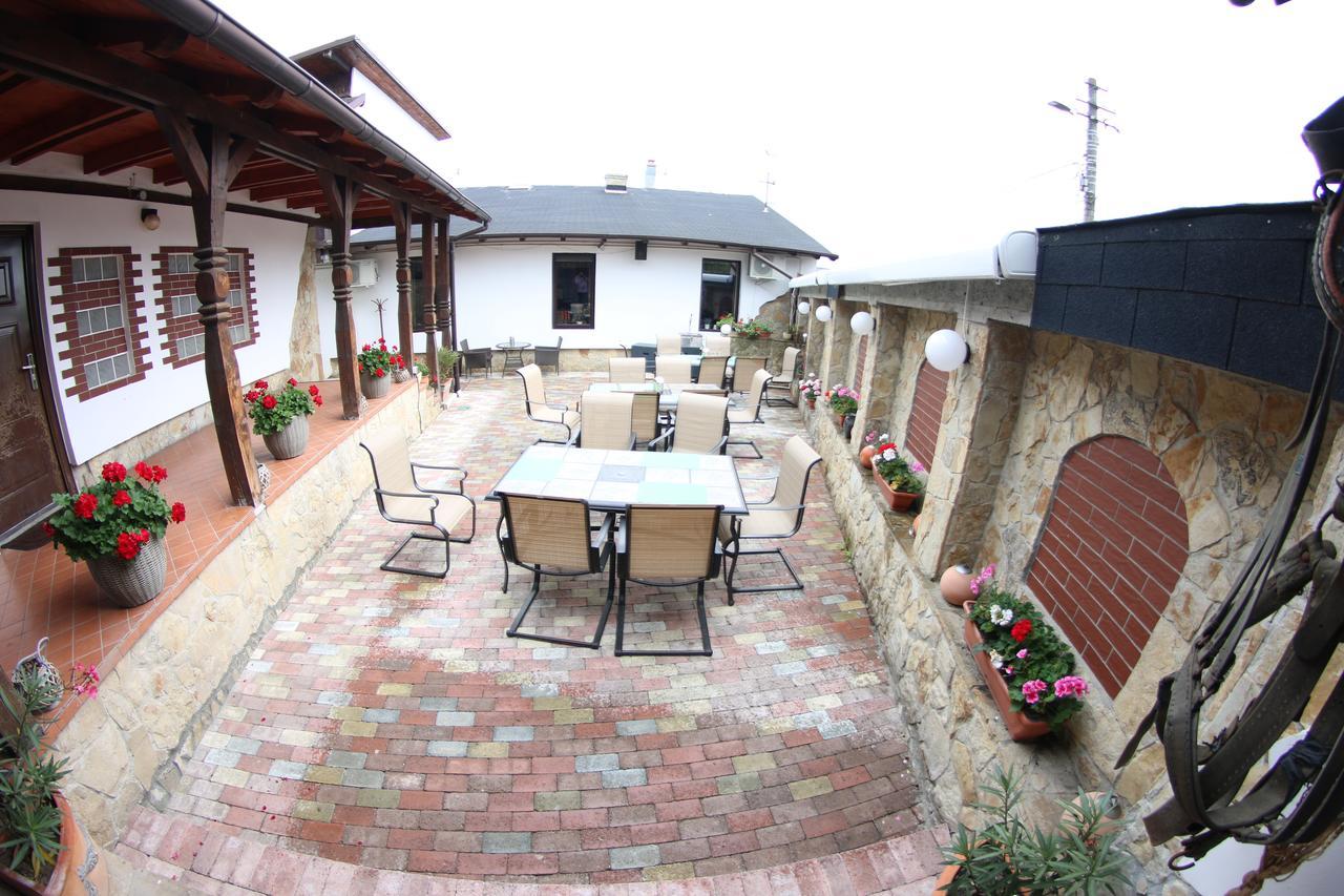 Casa Bucovineana Hotel Suceava Ngoại thất bức ảnh