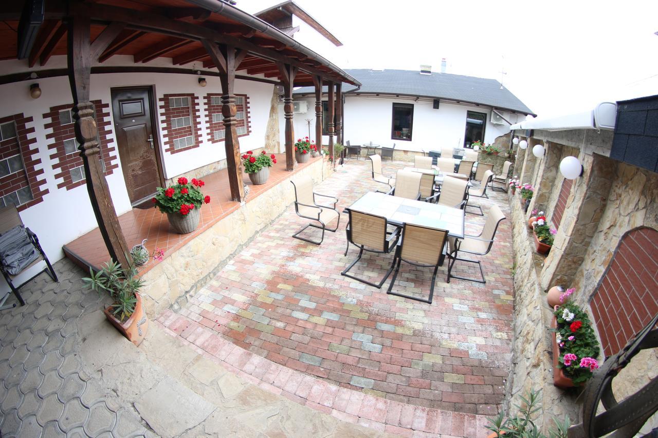 Casa Bucovineana Hotel Suceava Ngoại thất bức ảnh